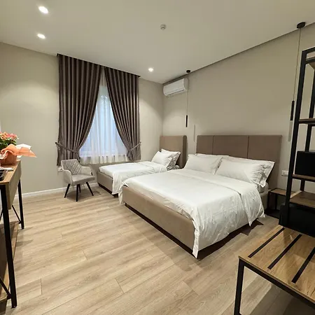 Hotel At Mimosa Street *