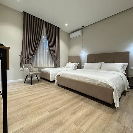 Hotel At Mimosa Street *