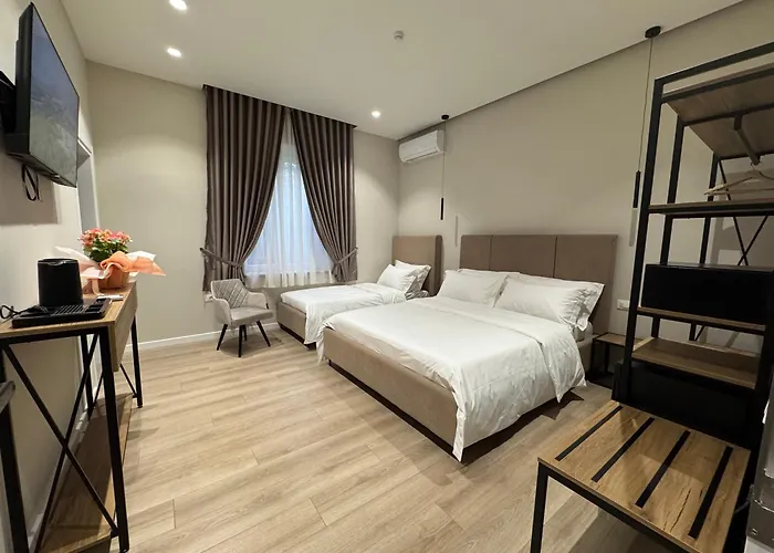 Hotel At Mimosa Street *