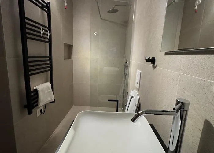 At Mimosa Street 호텔 티라나